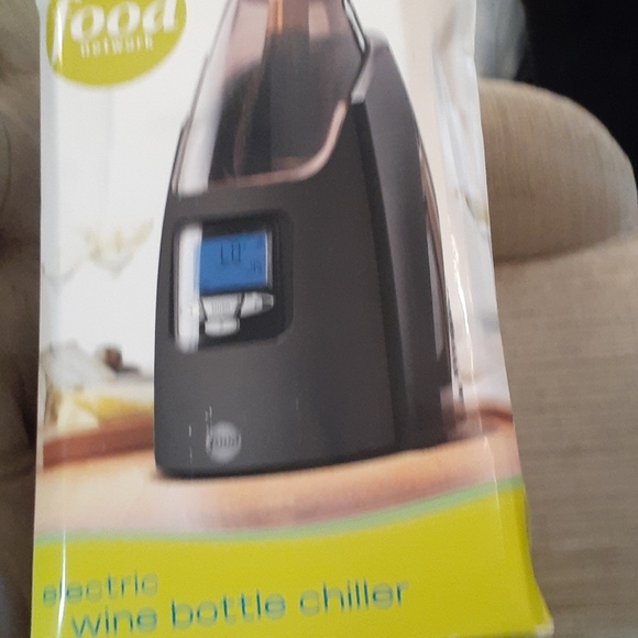 LAST CHANCE, Electric Wine Bottle Chiller - Picture 4 of 5